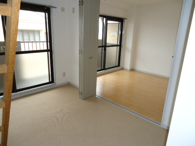 Living and room. It can also be used as a living