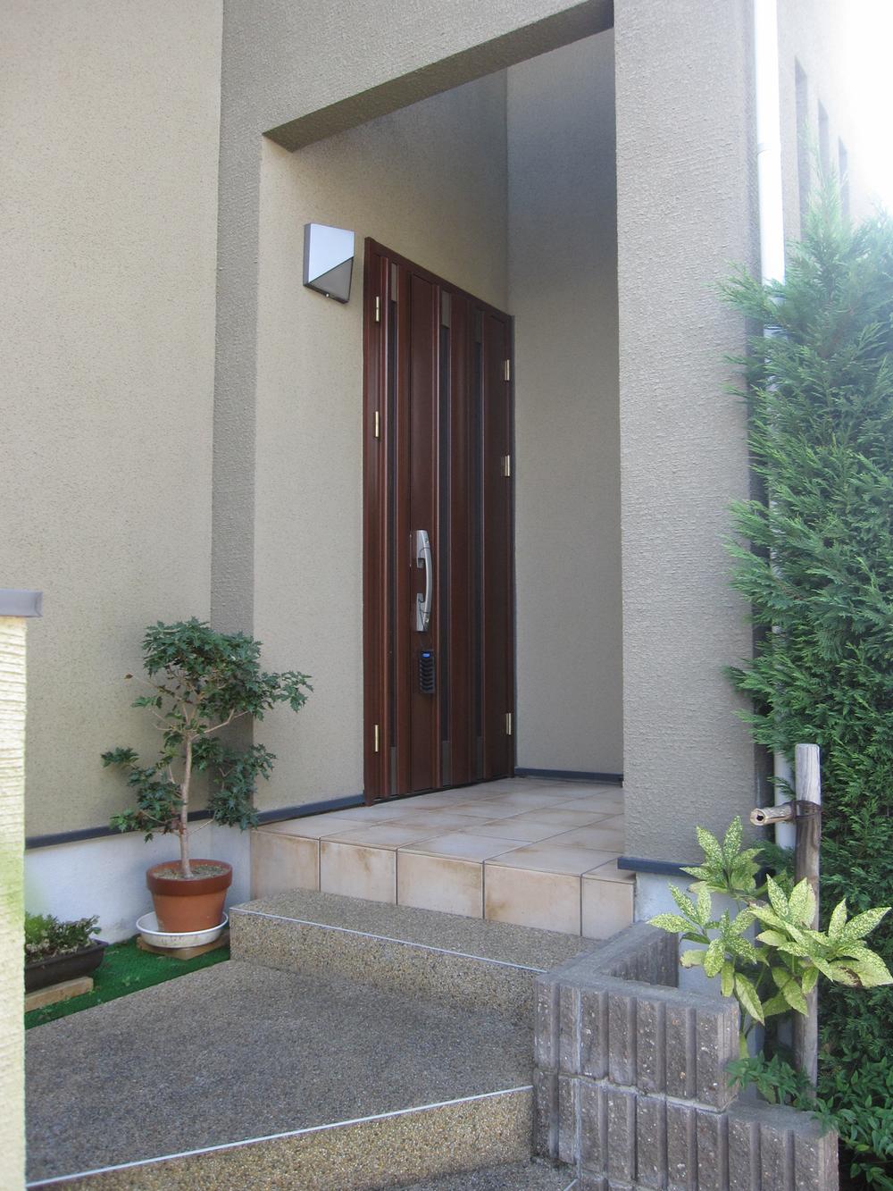 Entrance. Local (August 2013) Shooting