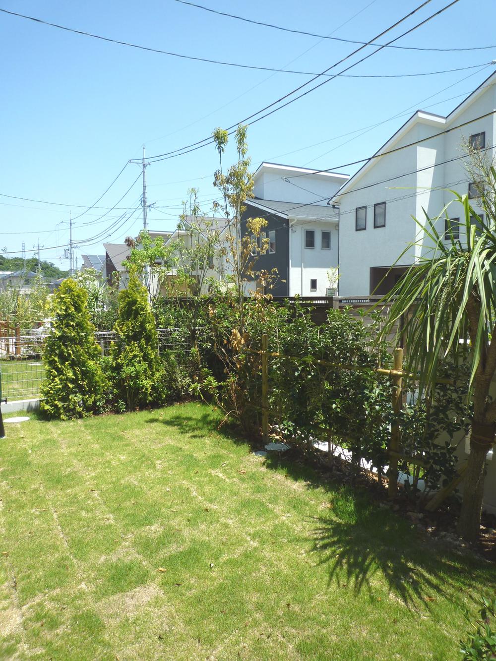 Garden. Such as BBQ and cafes, Is a fun memories can build large garden. <4-9 No. land south lawn terrace>