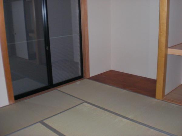 Non-living room. There is also a Japanese-style room and happy.