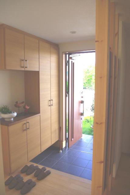 Entrance. Image furniture, etc. during installation