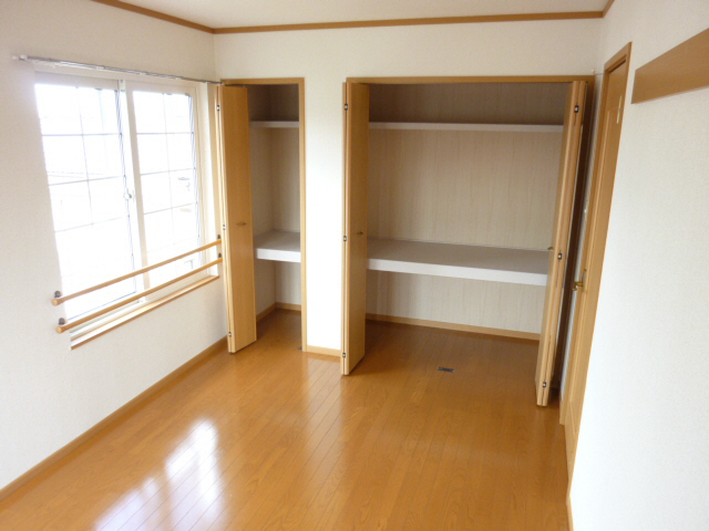 Living and room. Western-style 6.7 Pledge