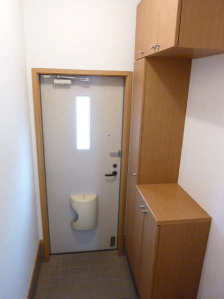 Entrance. With cupboard