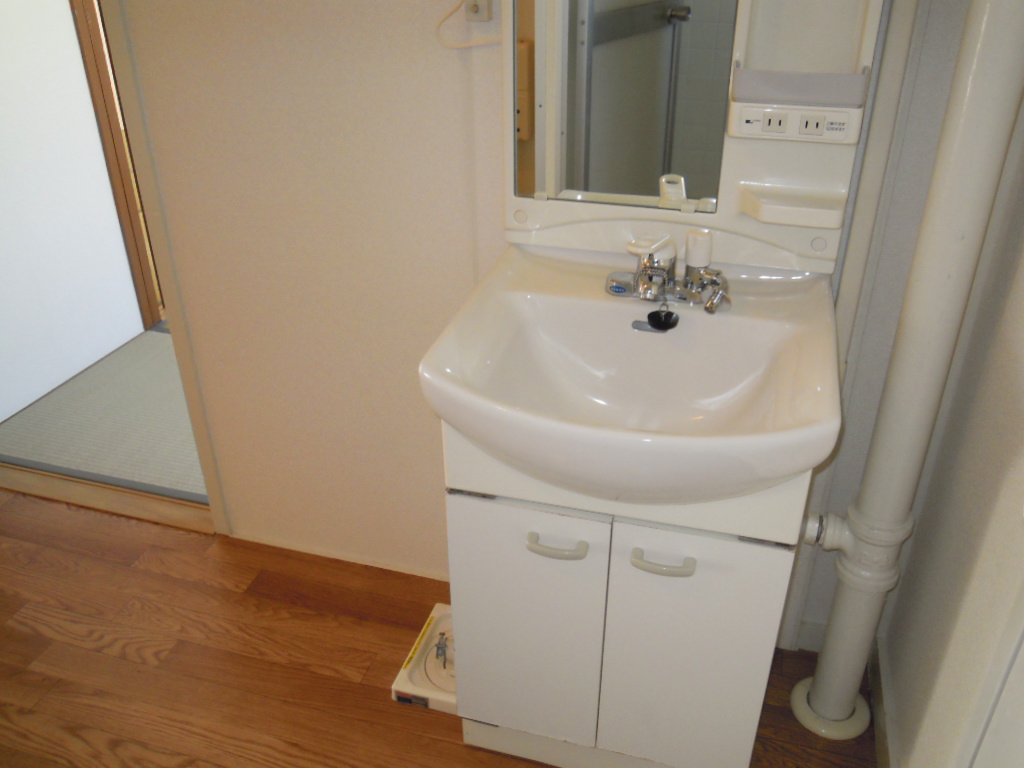 Washroom. Easy-to-use independent wash basin