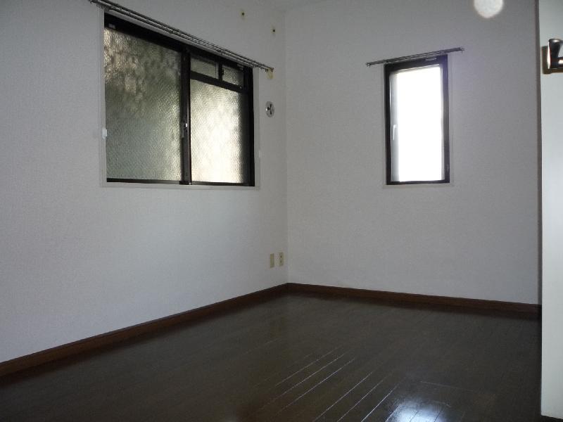 Living and room. Western-style flooring