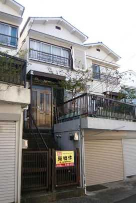 Local appearance photo. State of appearance.  There is digging garage. (Present situation is the workplace)