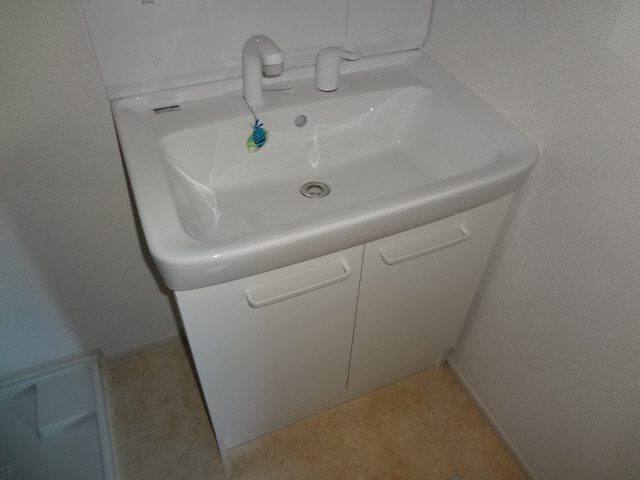 Other Equipment. Shampoo dresser