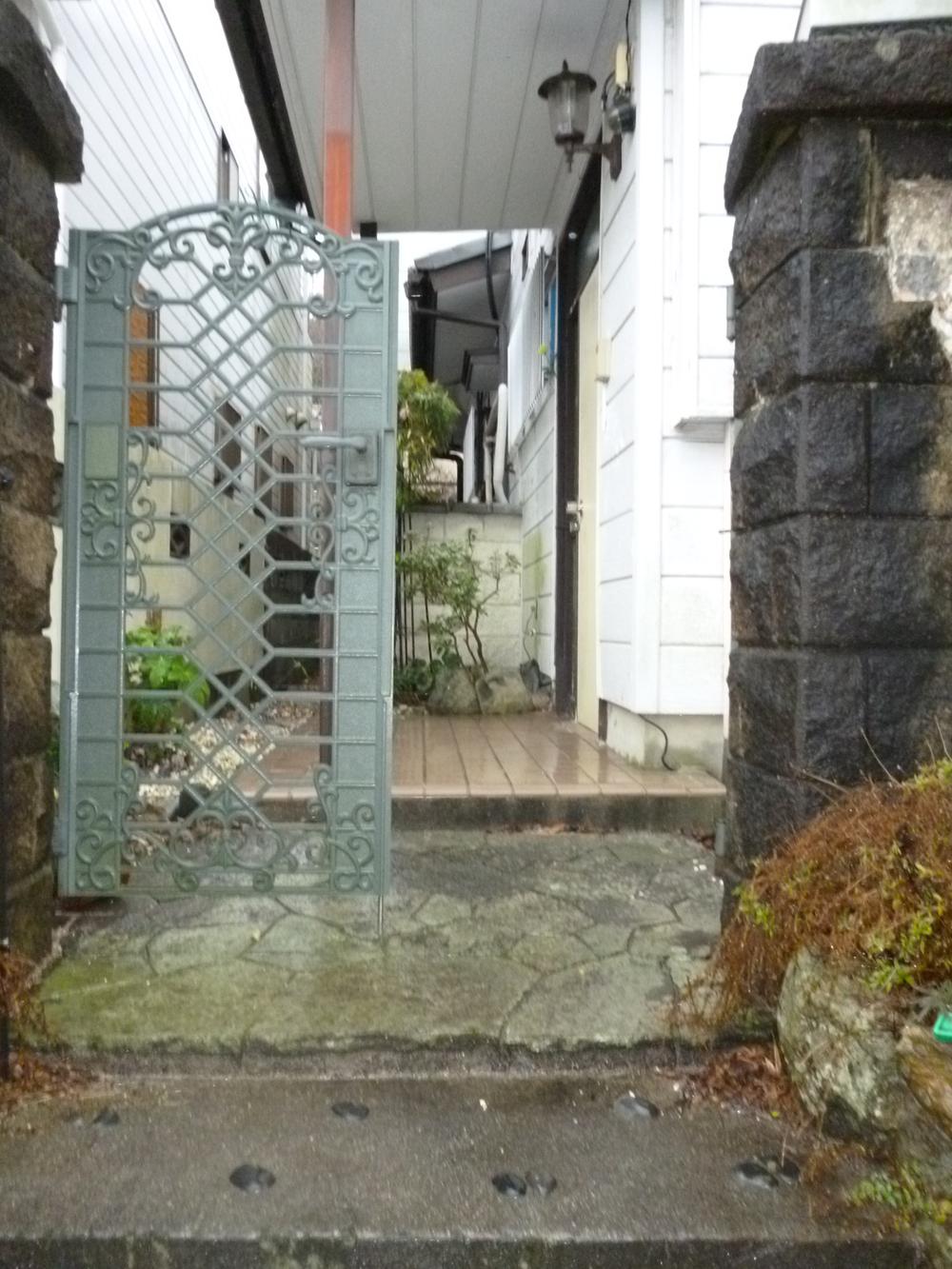 Entrance. Local (February 2013) Shooting