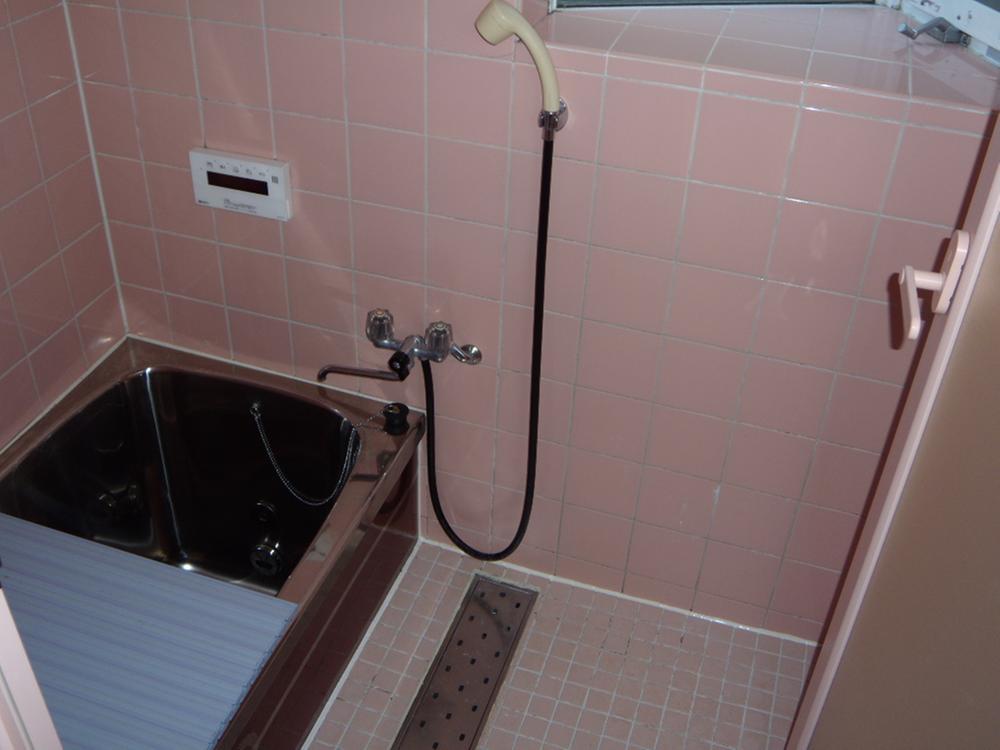 Bathroom. Indoor (11 May 2013) Shooting