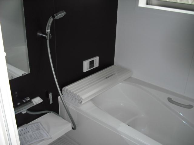 Bathroom. Comfortable Samobasu of INAX made 1 pyeong size. Comfortable tub of thermo-floor equipment does not become cold and warm bath.