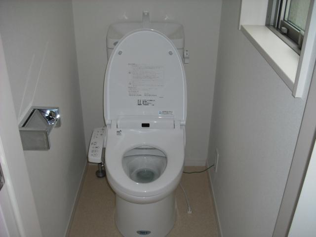 Toilet. There toilet to 1.2 floor, It is the traditional ratio of 60% water-saving support of the eco-toilet.