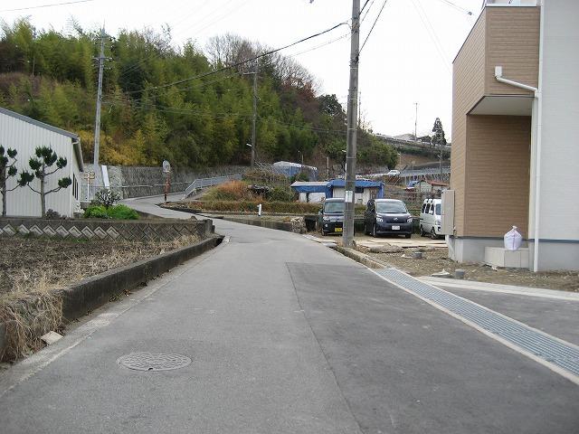 Local photos, including front road. Local (12 May 2013) Shooting