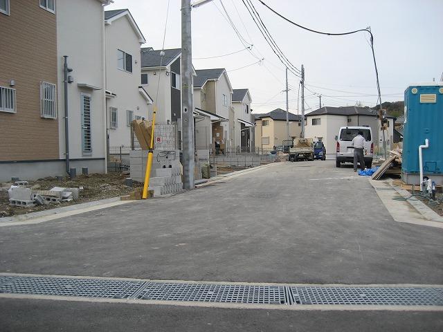 Local photos, including front road. Local (12 May 2013) Shooting