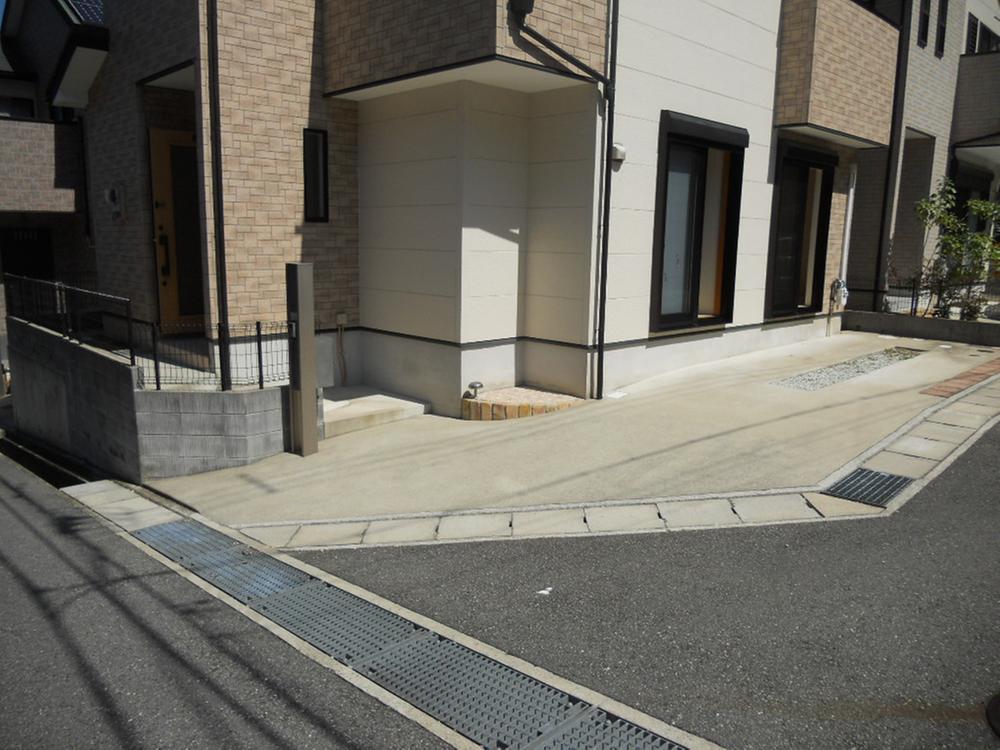 Parking lot. Parking spaces are Thank 2 car.