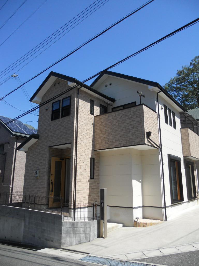 Local appearance photo. Day is good per southwest corner lot.