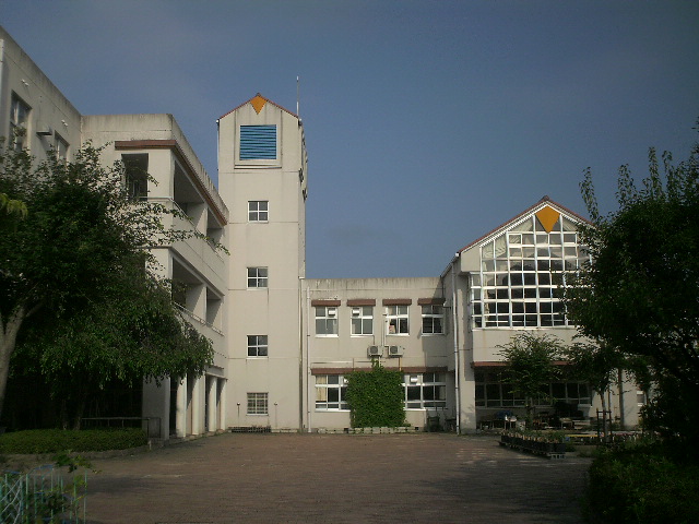 Primary school. 656m up to municipal Fujiwara stand elementary school (elementary school)