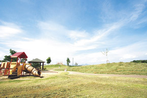 park. Since the park of 10m large and small are scattered in the neighborhood until the Sugo park, Not annoy really is the children's playground. If you could live in a place like this, Than to play a game in the house, You should be able to know the joy of playing outside