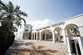 Shopping centre. Visit a lot of shoppers from far and also a holiday 926m to Kobe Sanda Premium Outlets