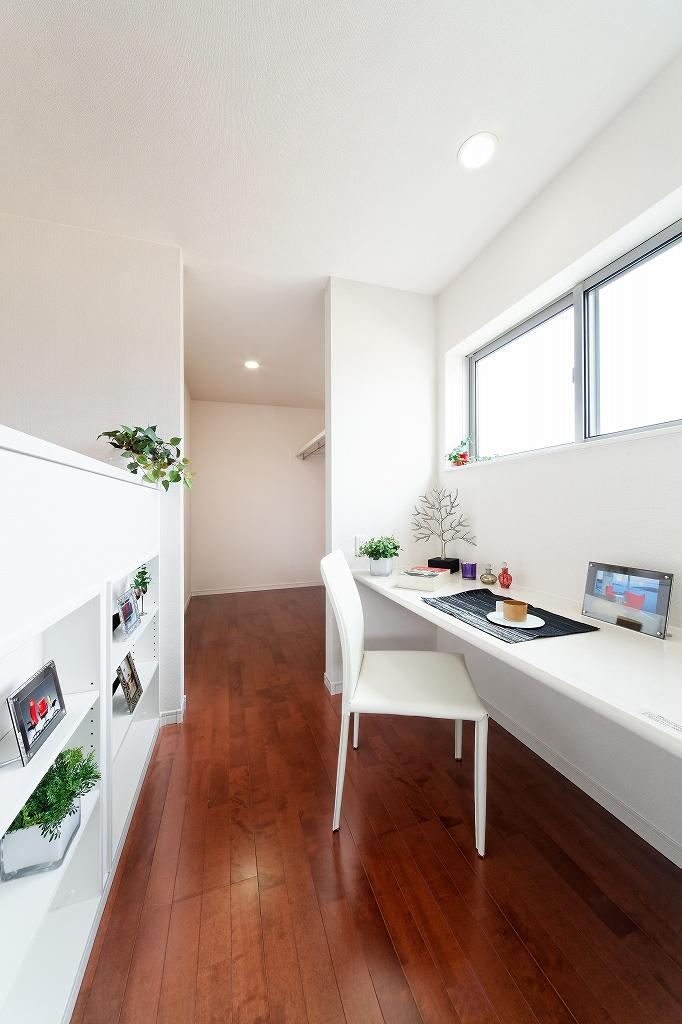 Building plan example (introspection photo). Continued from the master bedroom walk-in closet, etc., You can be planning to suit your lifestyle. 