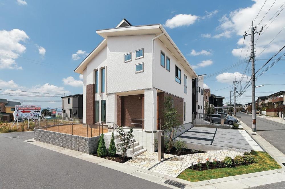 Sale already cityscape photo. Simple exterior design that does not come in tired. Popular that the reasonable planting also easy to arrange. 