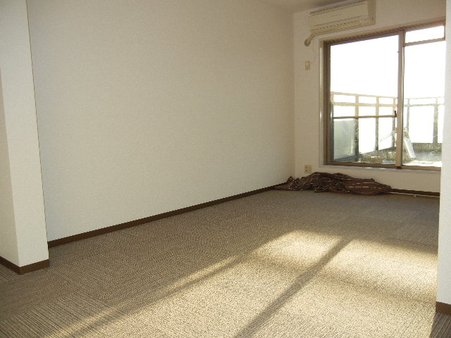 Living and room. 13.6 Pledge bright living room