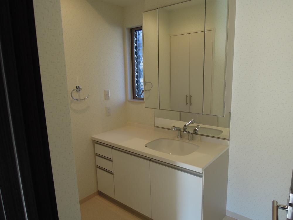 Wash basin, toilet. Indoor (12 May 2013) Shooting