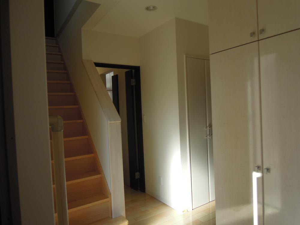 Entrance. Local (12 May 2013) Shooting