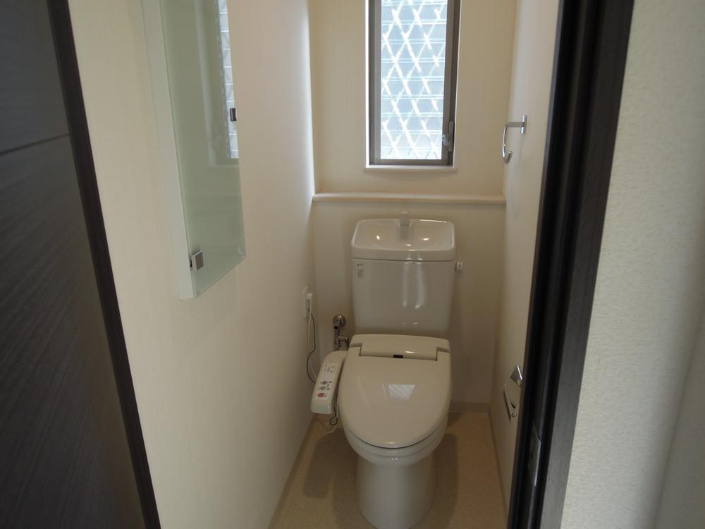 Toilet. Indoor (12 May 2013) Shooting