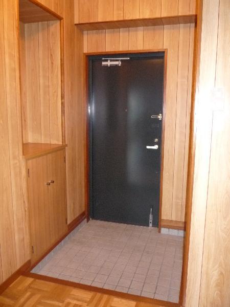 Entrance. Entrance, Shoebox Yes