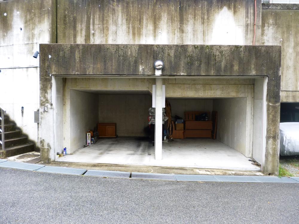 Local photos, including front road. Local (10 May 2013) Shooting