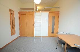 Living and room. 2F carpet.