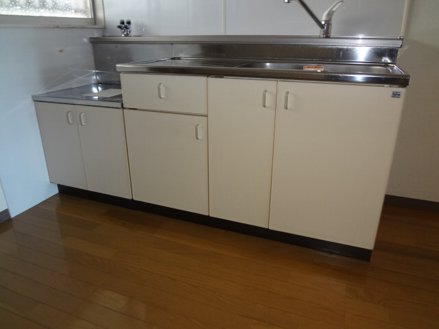 Receipt. Kitchen lower receiving