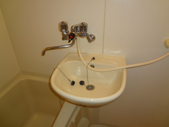 Other Equipment. Wash basin