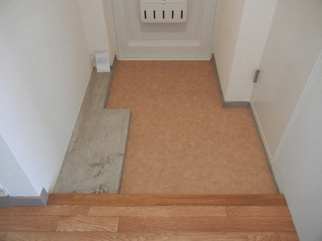 Entrance. Entrance around also has spacious ◎