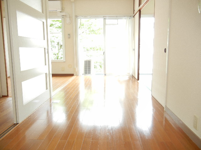 Living and room. Bright living room spacious use! !