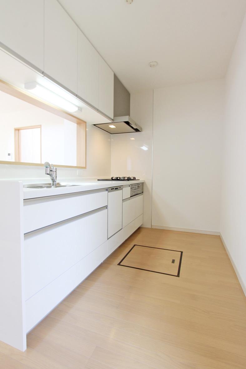 Kitchen. 2013 July 31 shooting (B No. land)