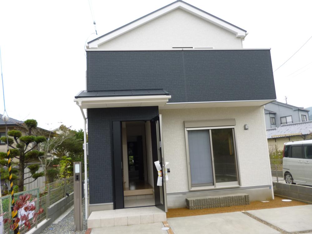 Local appearance photo. Local (10 May 2013) Shooting