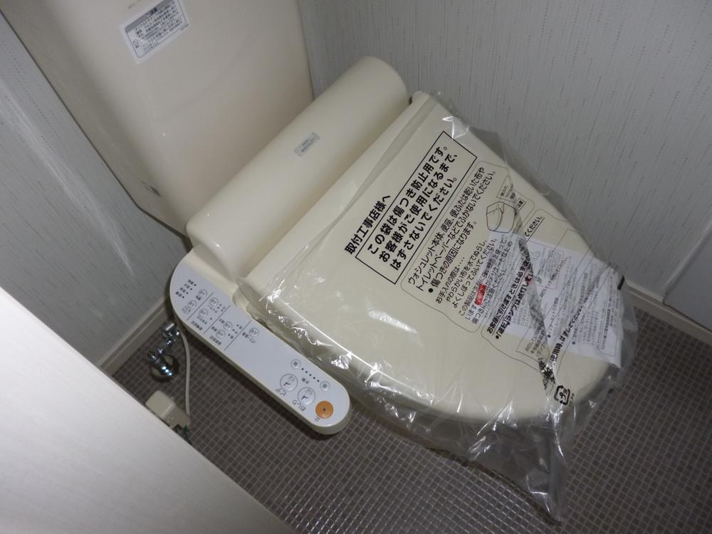 Toilet. Indoor (11 May 2013) Shooting