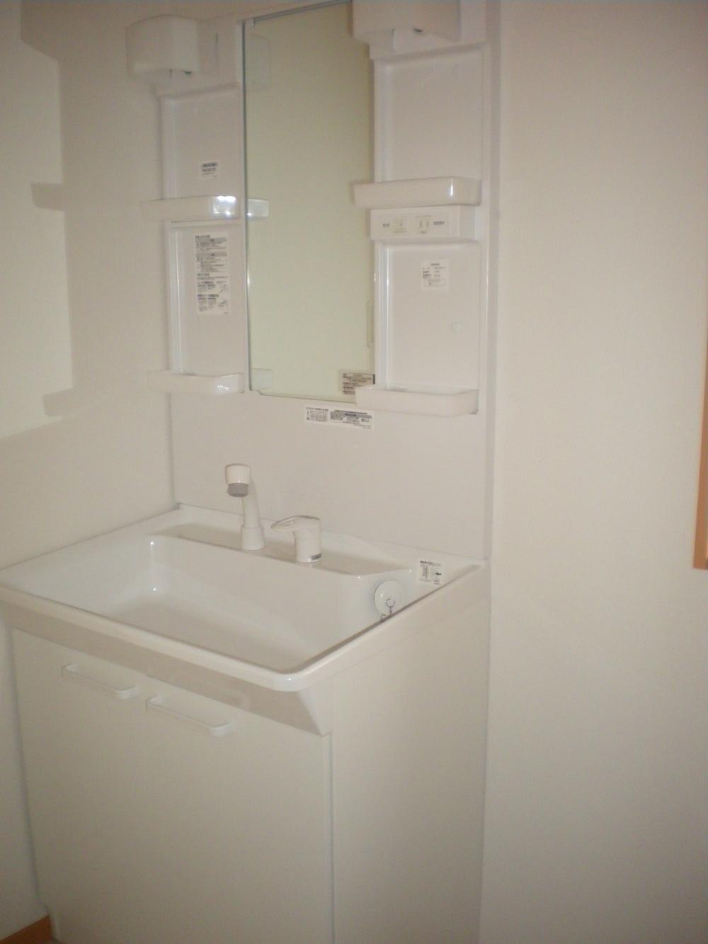 Wash basin, toilet. Indoor (11 May 2013) Shooting