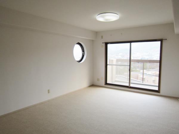 Living. Much of the lighting is plenty of dazzling in the space of family gatherings! Because of the top floor, View is also good!