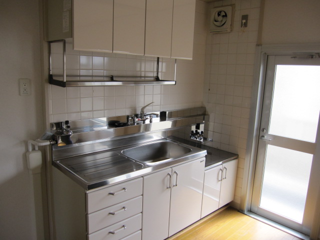Kitchen. Large sinks independent kitchen ☆