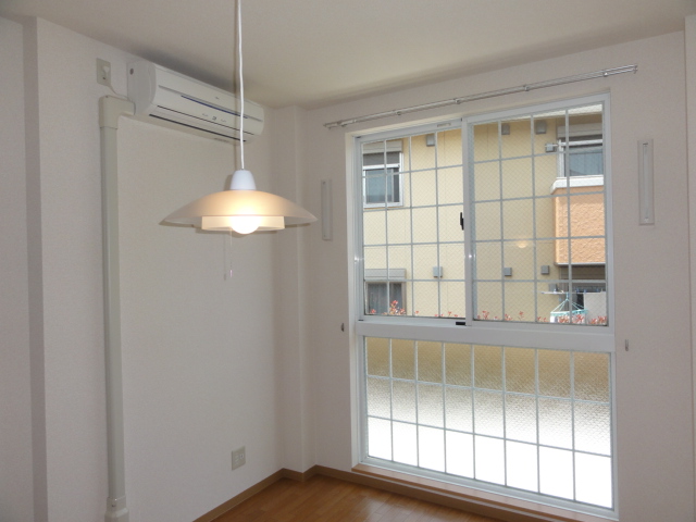 Living and room. Air conditioning is with one