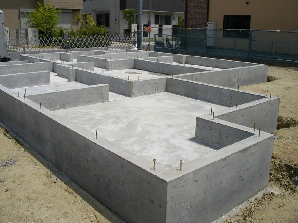 Construction ・ Construction method ・ specification. Widely forces from the building to the ground, Tell dispersed