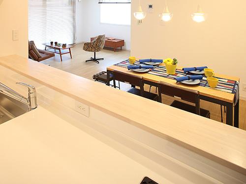 Kitchen. While joined the topic of the dining and living room, Preparation of tea and eating in the kitchen.   [243 No. land model house] (December 2013) Shooting