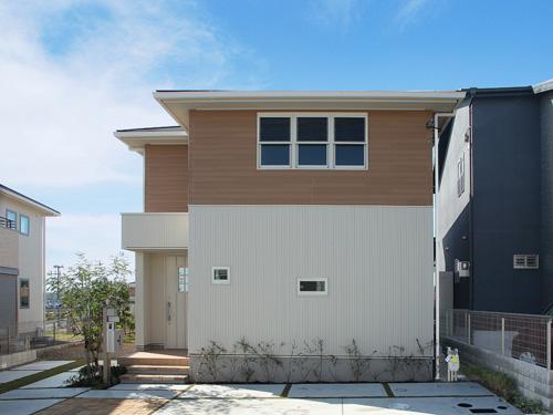 Model house photo. 243 Gochi that can two parking of margin, There is a large garden on the south side, It brings the warmth of natural light in the living-dining.  [243 No. land] 