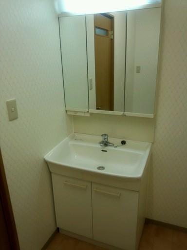 Wash basin, toilet. Indoor (11 May 2013) Shooting