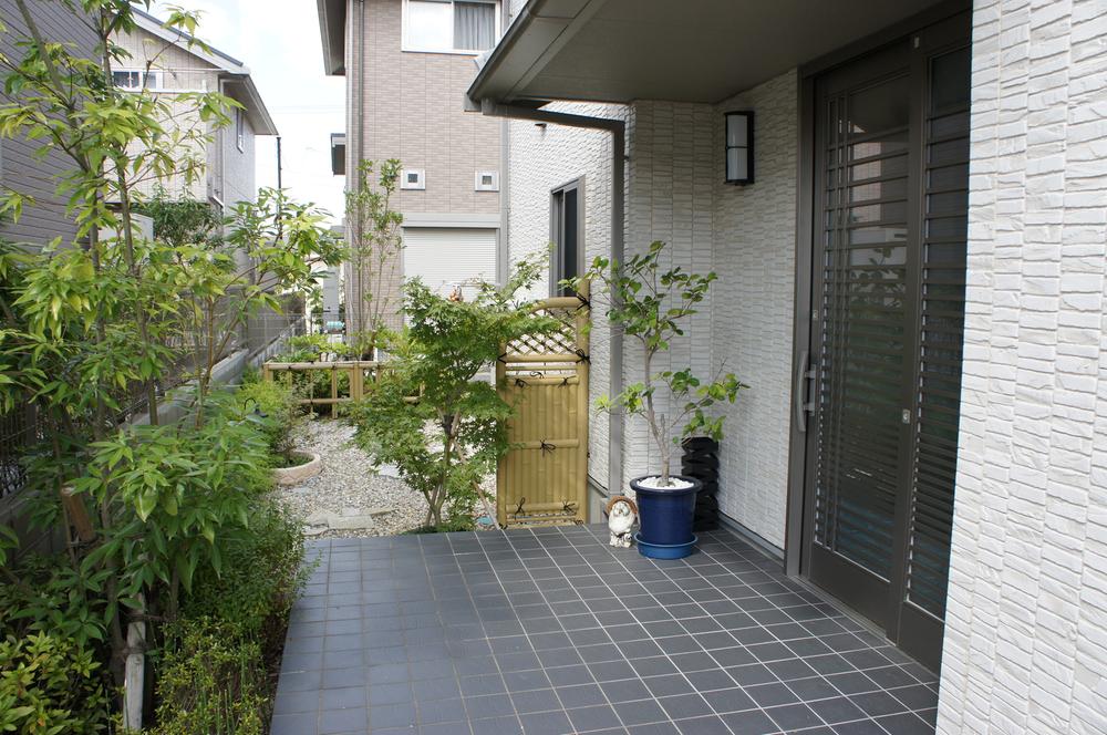 Entrance. Local (September 2013) Shooting