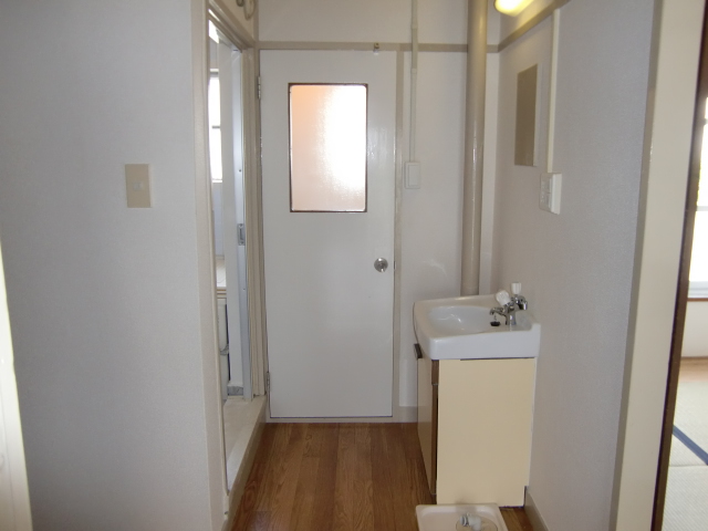 Washroom. Easy-to-use independent wash basin ヽ (^ o ^) 丿