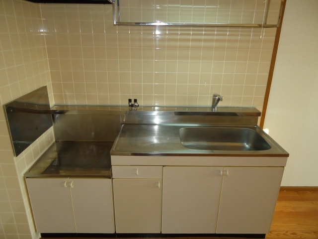 Kitchen. Gas stove can be installed.