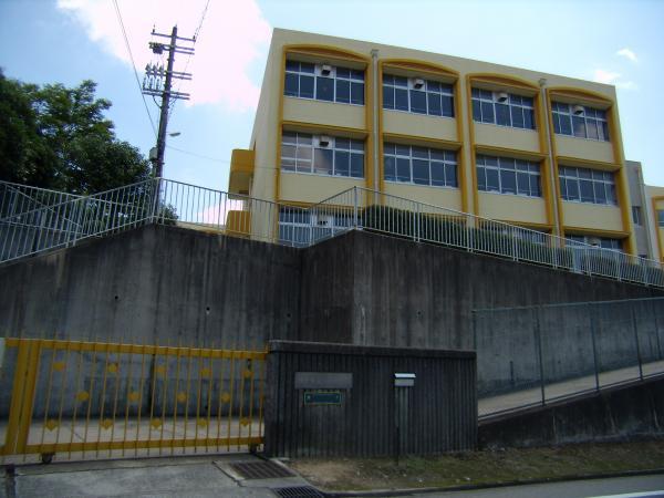Junior high school. Calamus 650m until junior high school